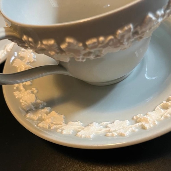 Wedgwood Tea Cup, Saucer and Dessert Plate, Queensware, Vintage Tea Cups - Picture 4 of 8